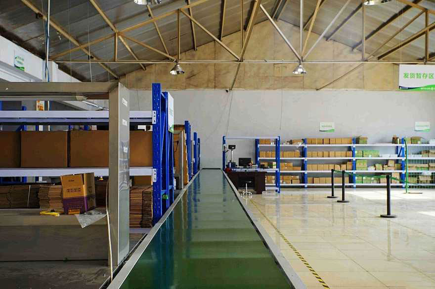 艾弗森ballbet.comAGV无人叉车运行效率高、准确性高